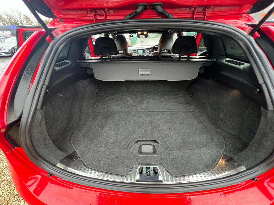 2015 Volvo V60 - image 9