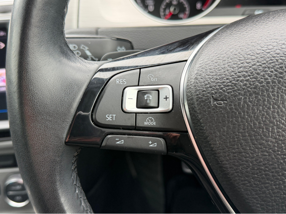 2016 Volkswagen Golf - image 22