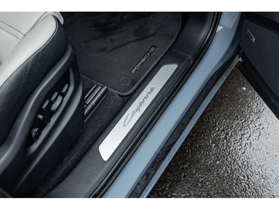 2024 Porsche Cayenne E-HYBRID 4DR AUTO *MEGA SPEC* €107,900