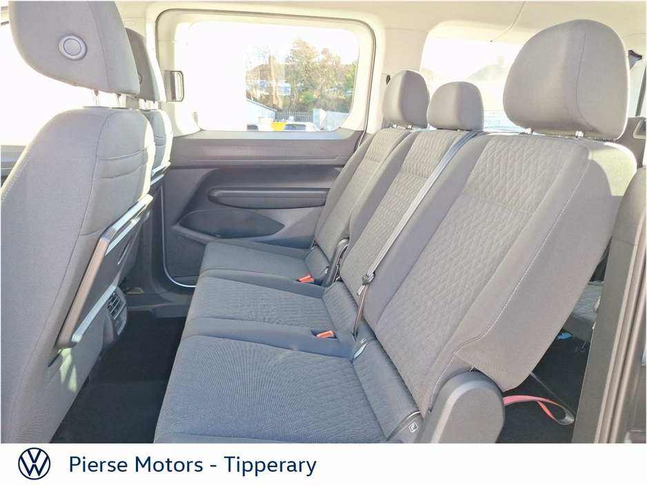 2025 Volkswagen Caddy Maxi Life - image 6