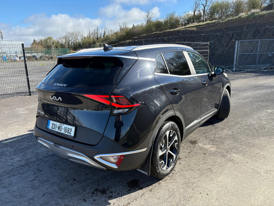 2023 Kia Sportage - image 2