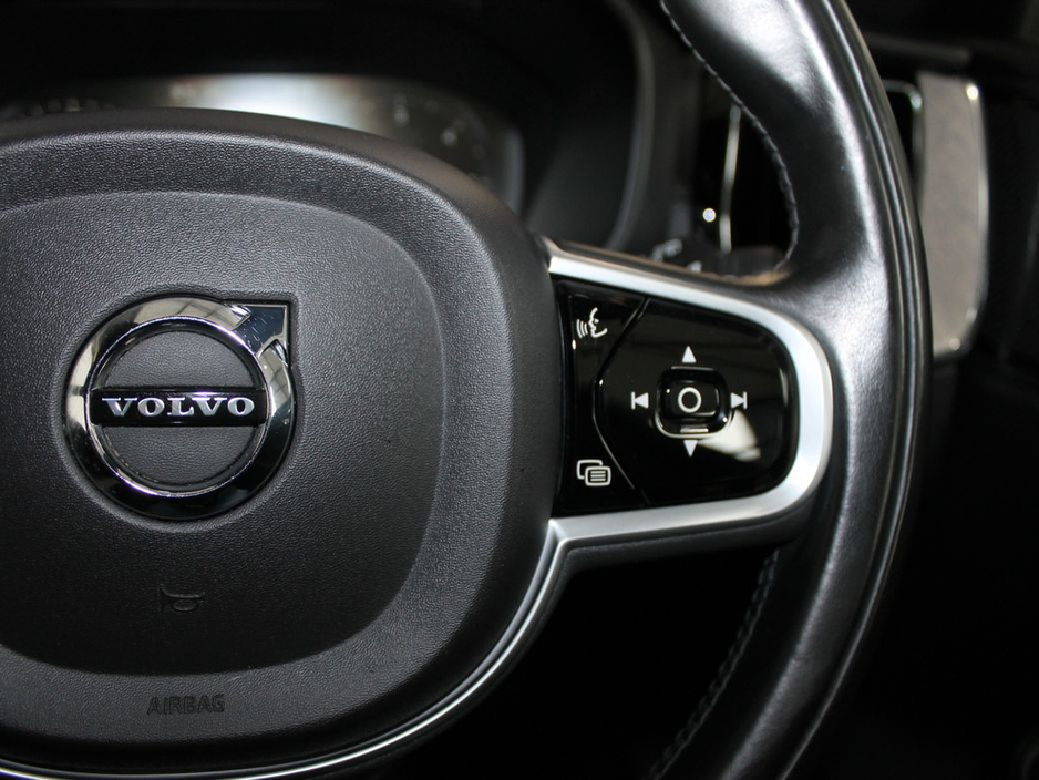 2019 Volvo XC60 - image 24