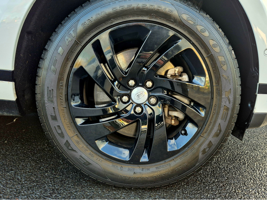 2021 Land Rover Range Rover Evoque - image 9