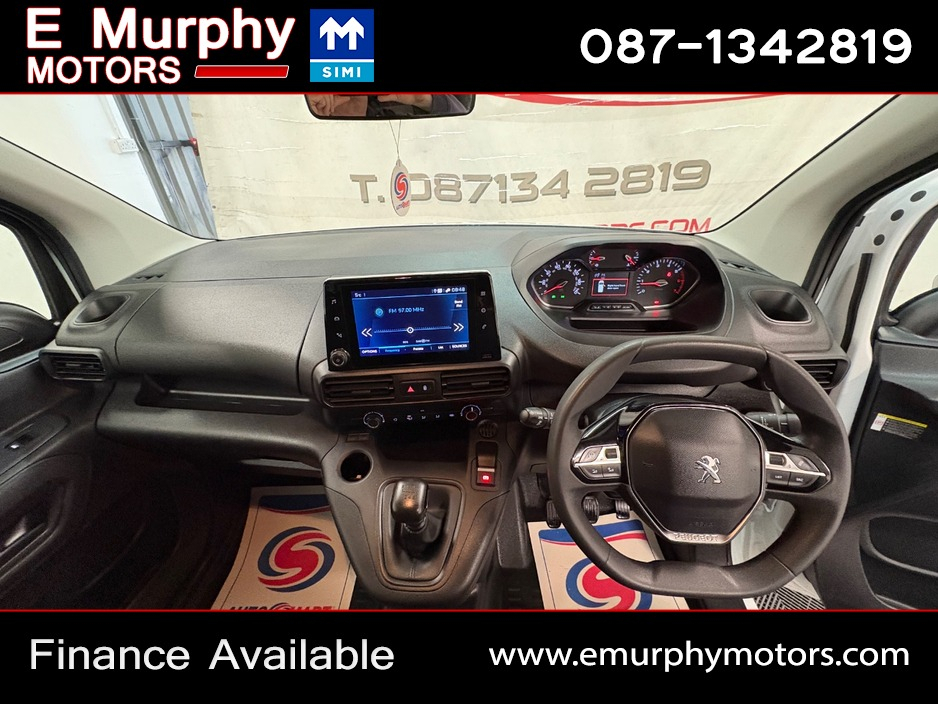 2022 Peugeot Partner - image 14