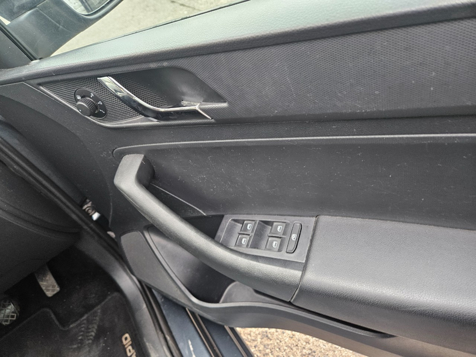 2014 Skoda Rapid - image 9