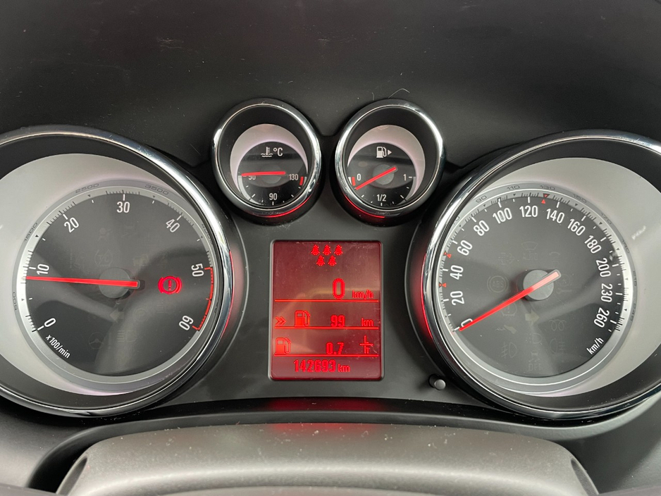 2016 Opel Zafira - image 13