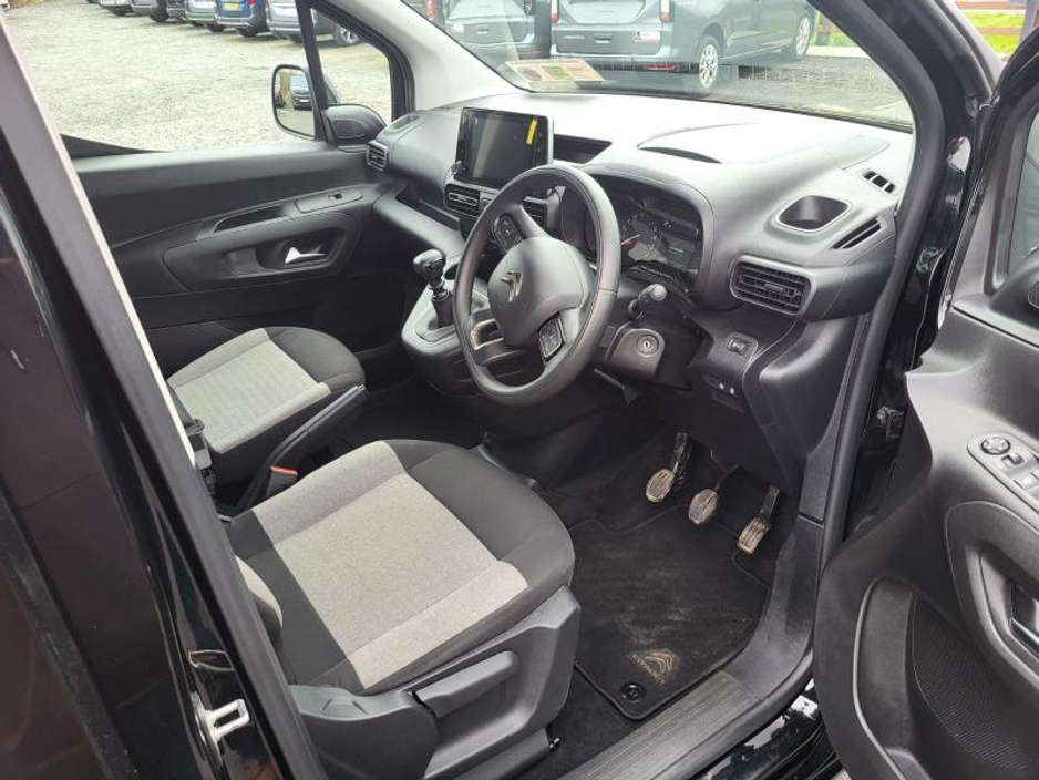 2023 Citroen Berlingo - image 13