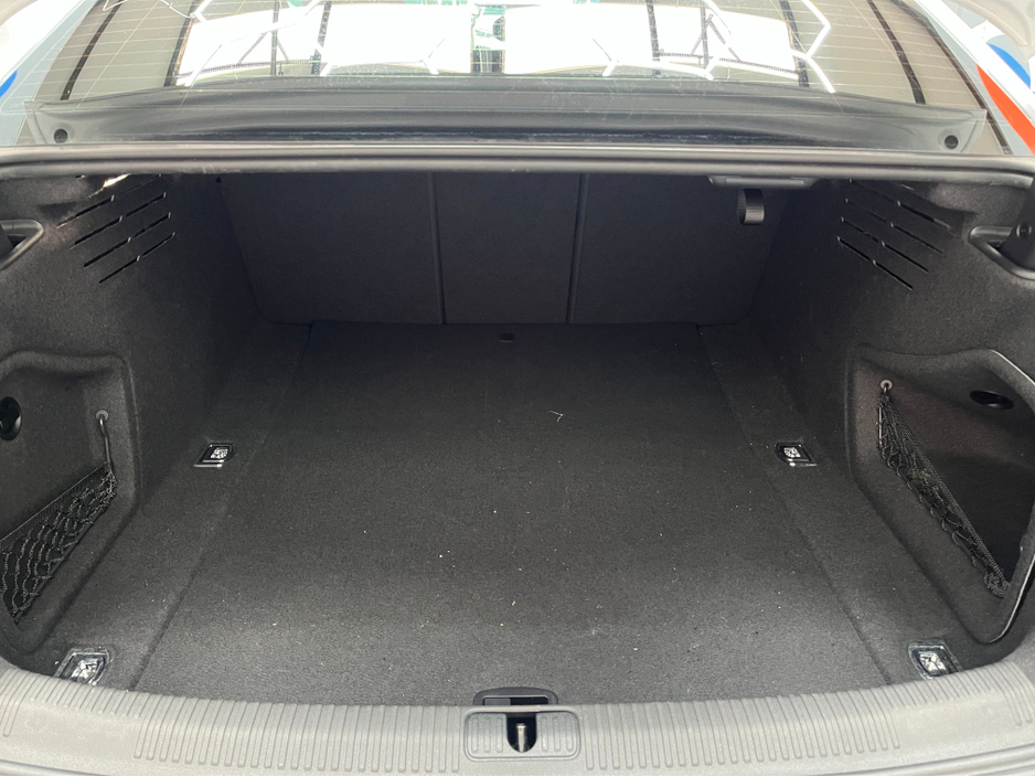 2018 Audi A4 - image 9