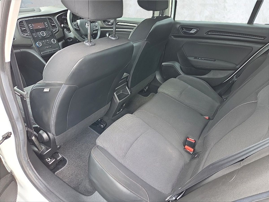 2019 Renault Megane - image 8