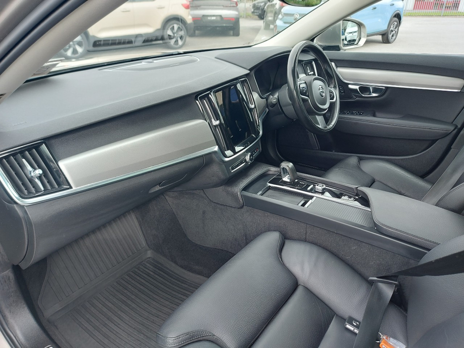2021 Volvo V90 - image 23