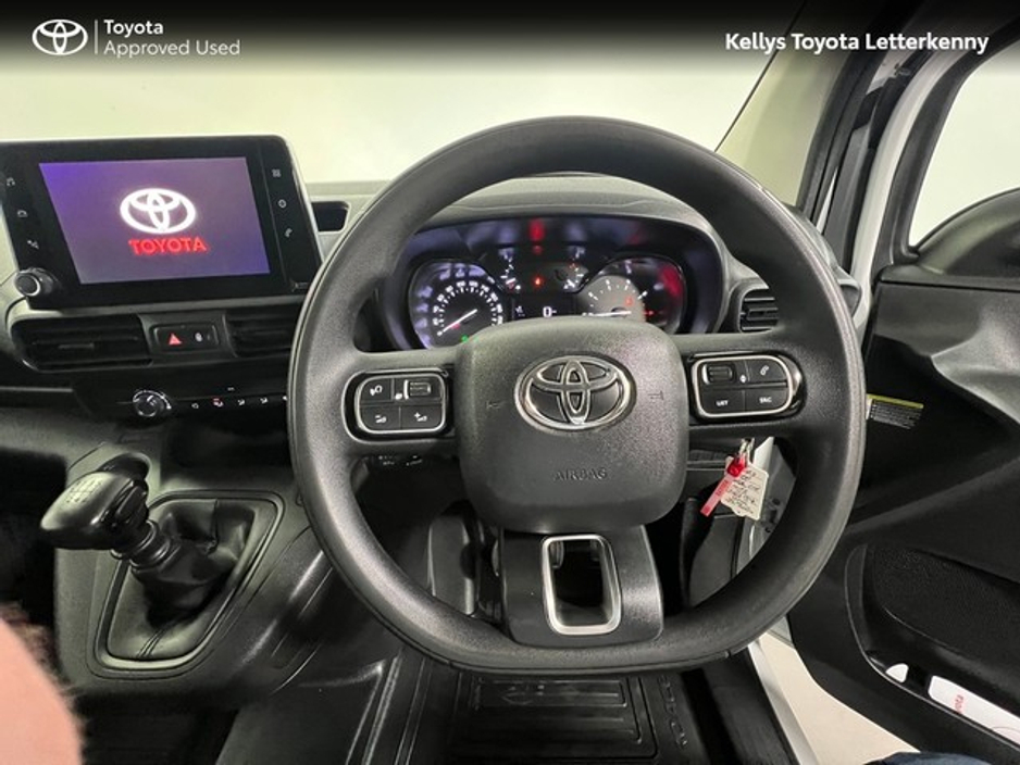 2023 Toyota Proace City - image 8