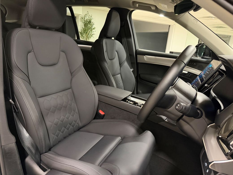 2025 Volvo XC90 - image 27
