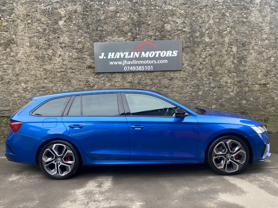 2022 Skoda Octavia - image 3