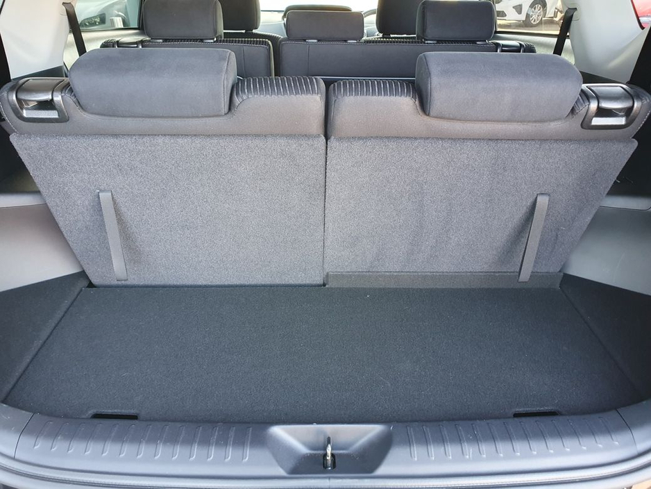 2018 Toyota Prius+ - image 23