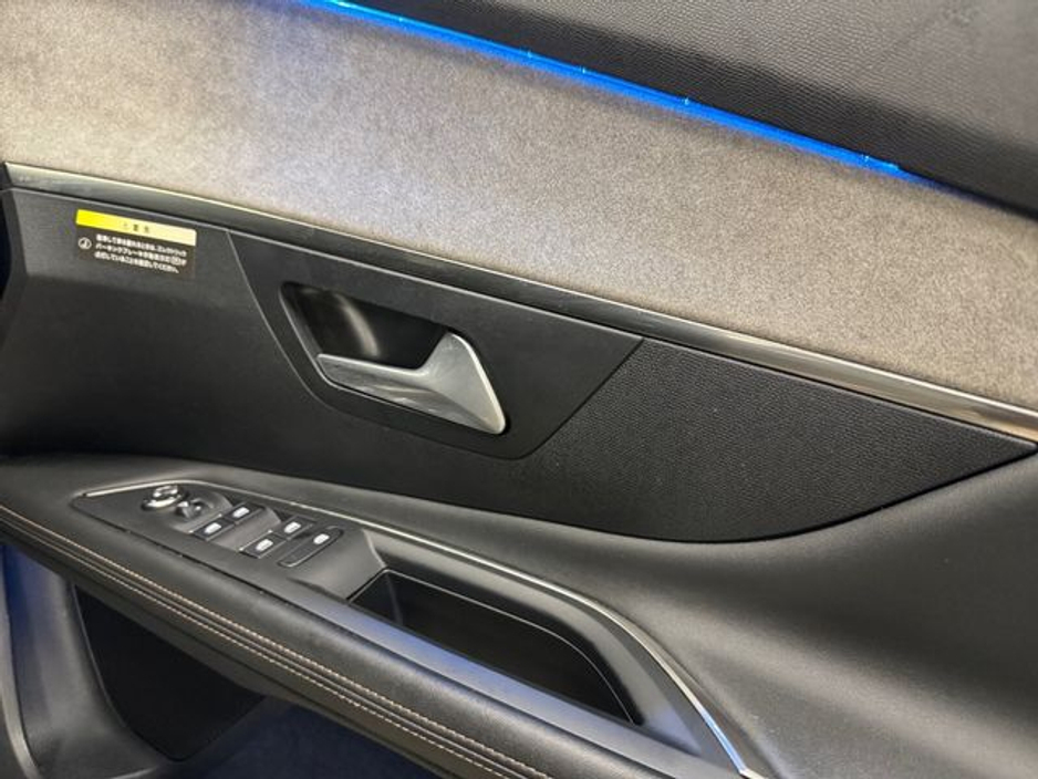 2021 Peugeot 3008 - image 12