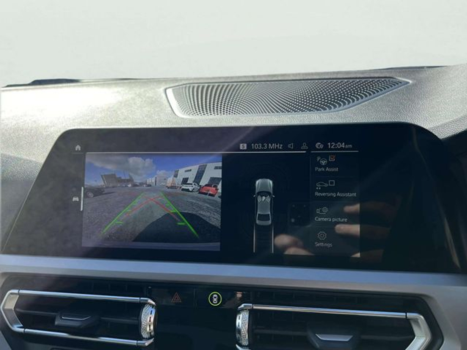 2019 BMW 3 Series - image 21