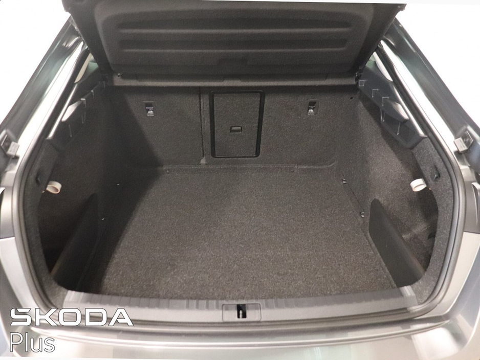 2023 Skoda Octavia - image 10