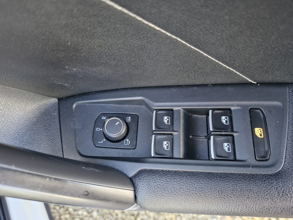 2018 Volkswagen Tiguan - image 19