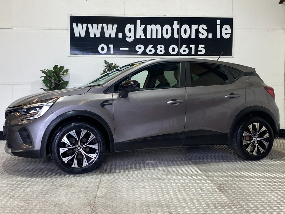 2023 Renault Captur - image 2