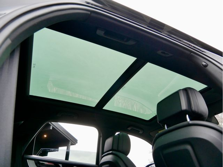 2025 Porsche Cayenne - image 28