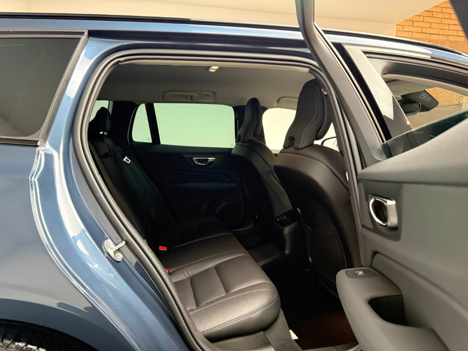 2025 Volvo V60 PLUS T6 2.0 PHEV AWD 350HP €54,990