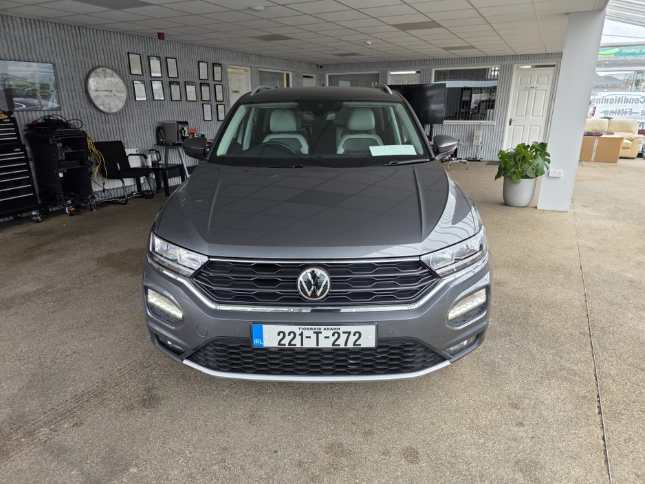 2022 Volkswagen T-Roc - image 3