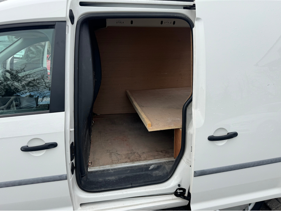 2019 Volkswagen Caddy - image 10
