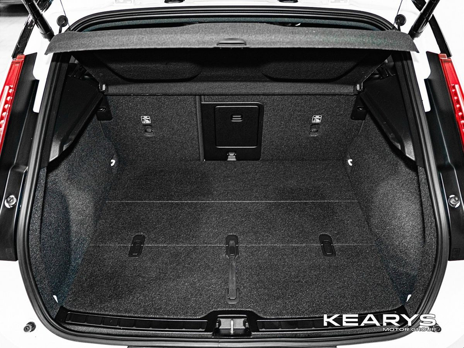 2022 Volvo XC40 - image 27