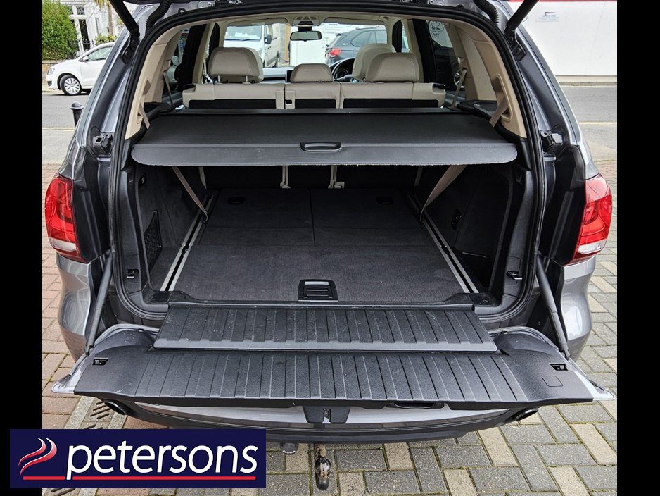 2017 BMW X5 - image 9