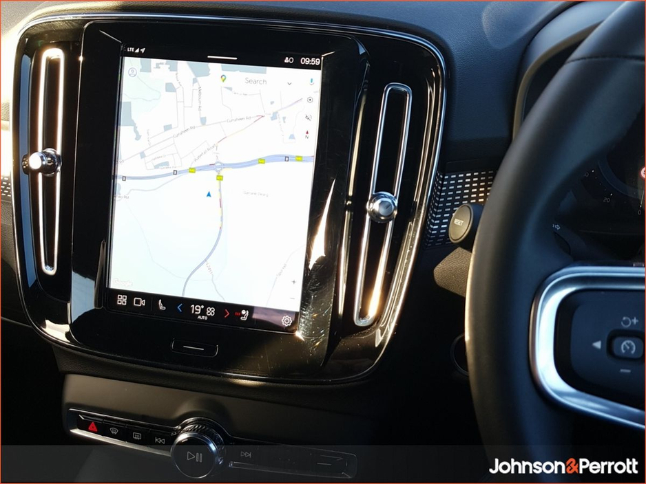 2025 Volvo XC40 2.0 B3 163bhp MHEV Plus Dark (Rear Camera / Heated Seats / Cruise Control) €48,900