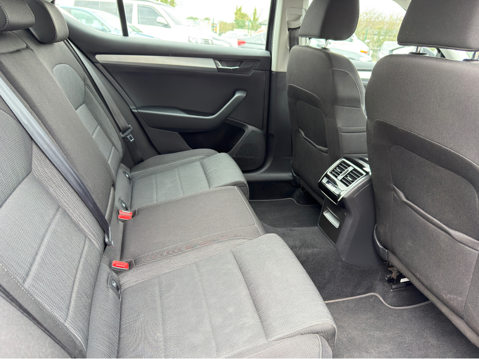 2018 Skoda Superb - image 11