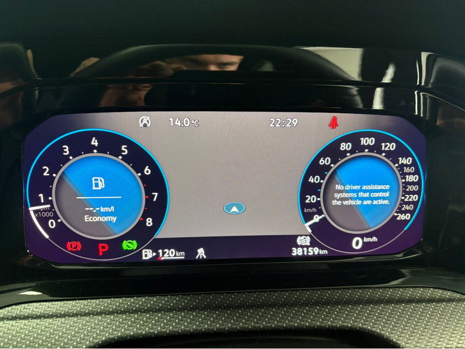 2023 Volkswagen Golf - image 11