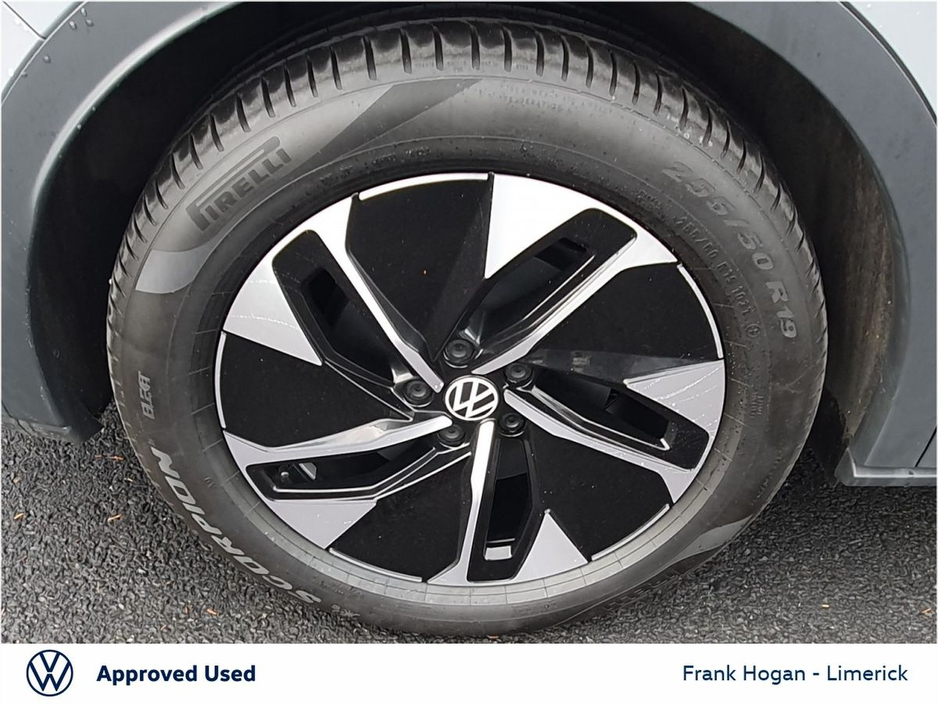 2025 Volkswagen ID.4 - image 9