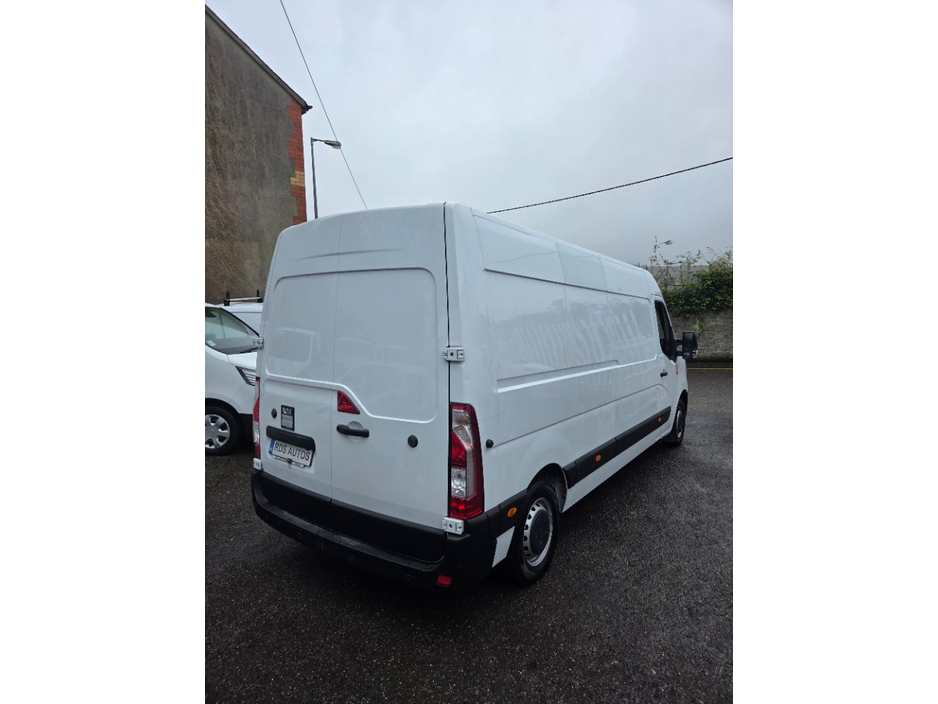 2023 Renault Master - image 4