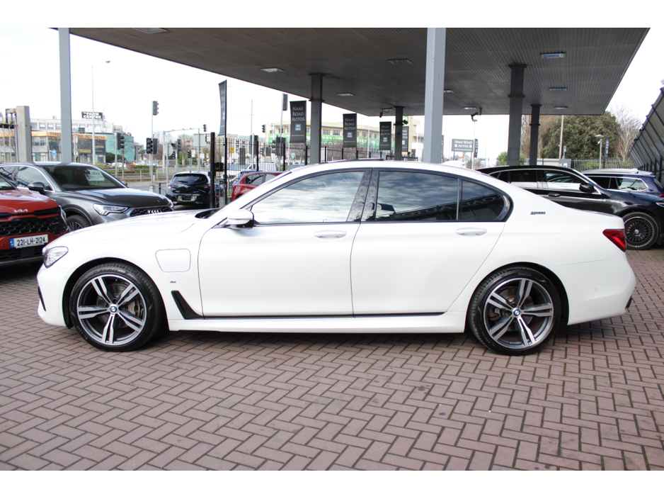 2019 BMW 7 Series - image 7