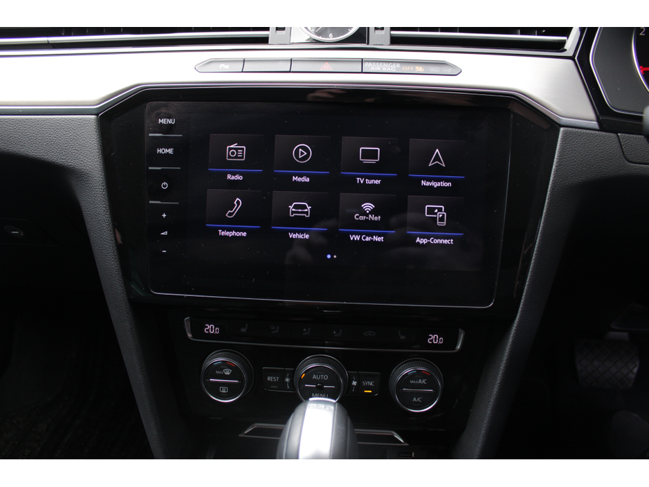 2018 Volkswagen Passat - image 13