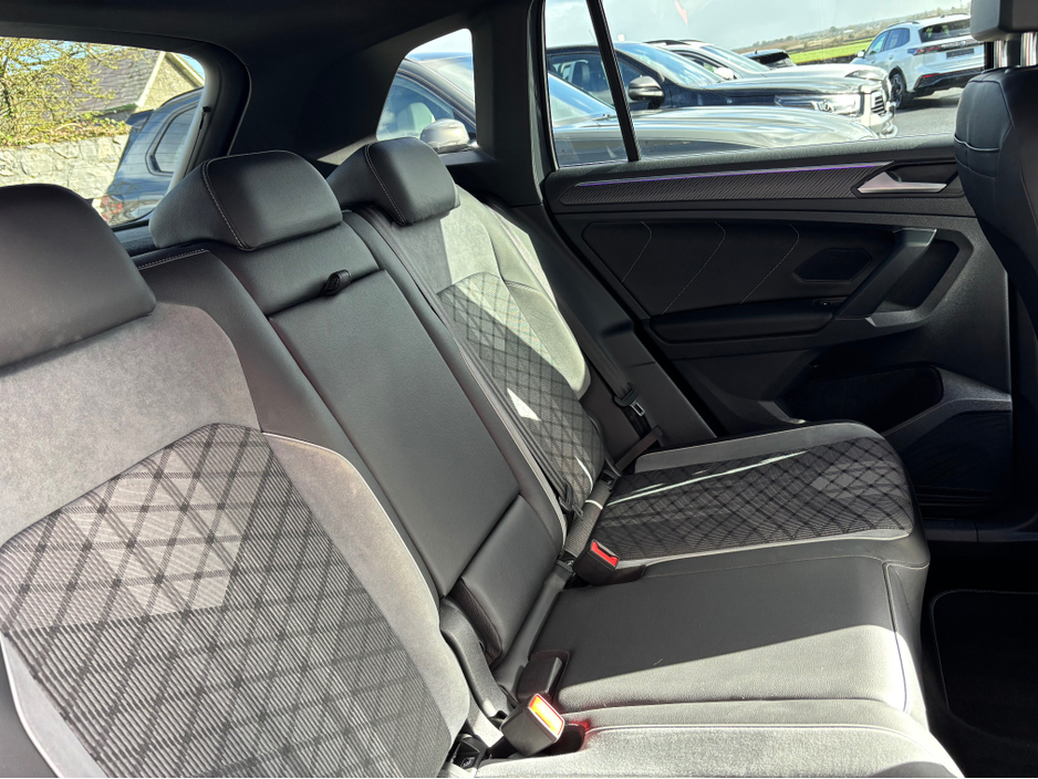 2022 Volkswagen Tiguan - image 16