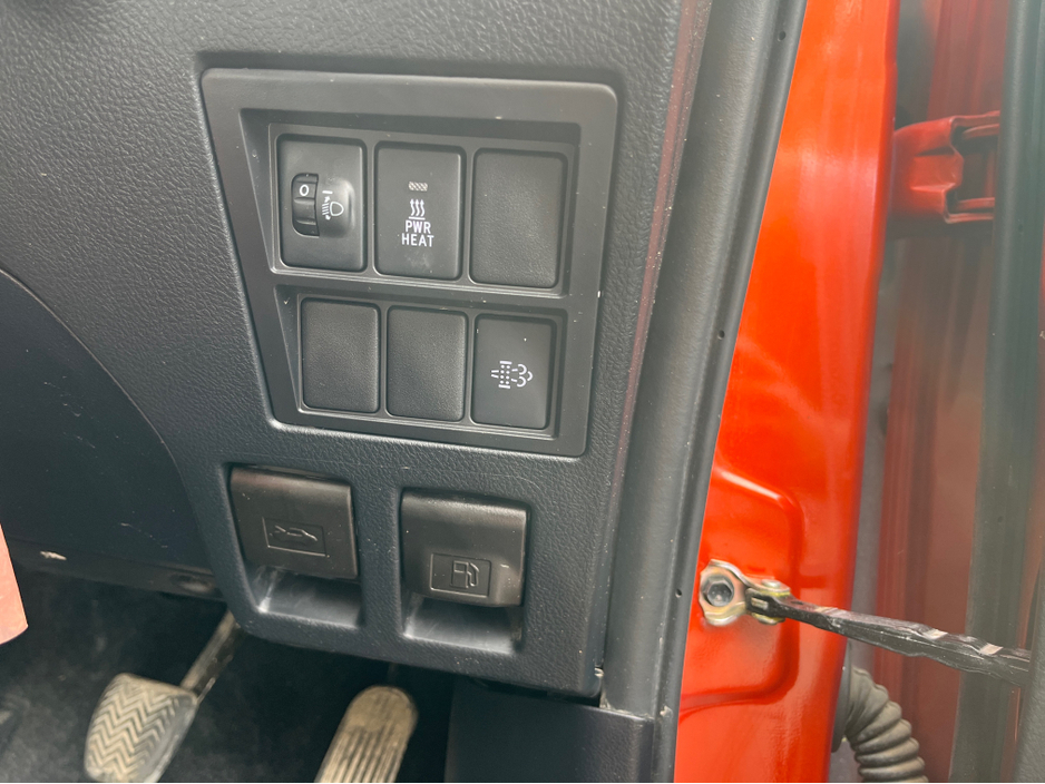 2020 Toyota Hilux - image 13