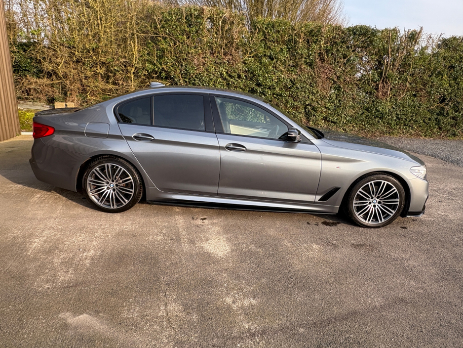 2017 BMW 5 Series - image 3