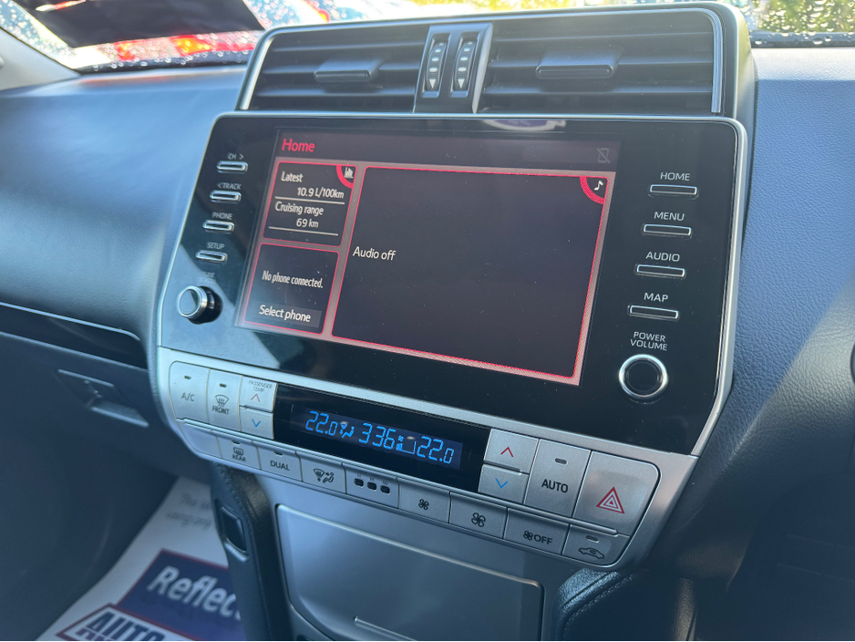 2022 Toyota Landcruiser - image 12