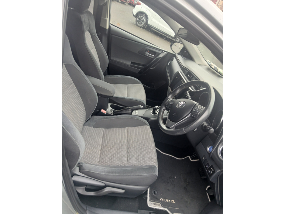 2018 Toyota Auris - image 5