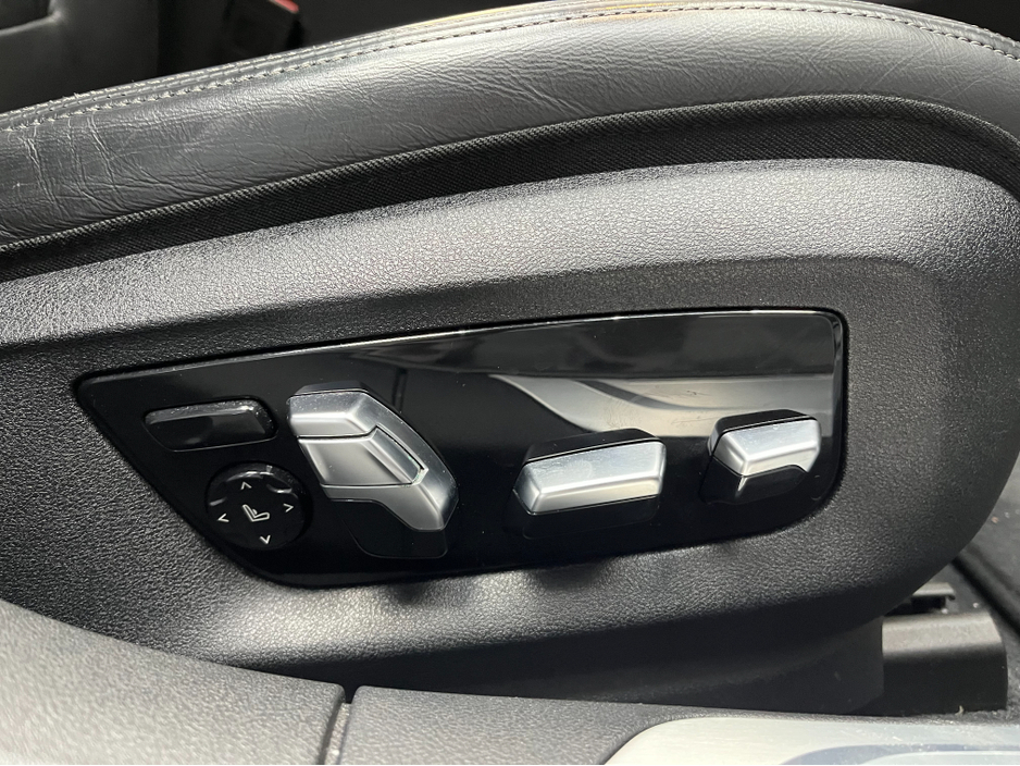 2017 BMW 7 Series - image 12