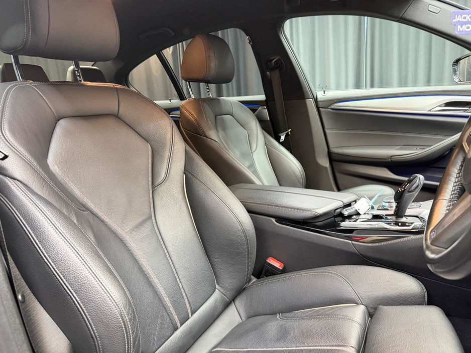 2019 BMW 5 Series - image 24