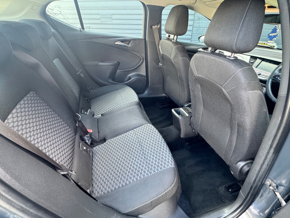 2016 Opel Astra - image 11