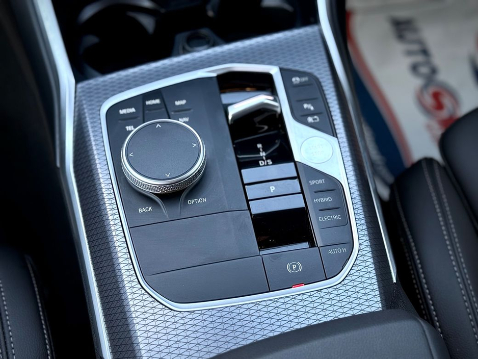 2025 BMW 3 Series - image 13