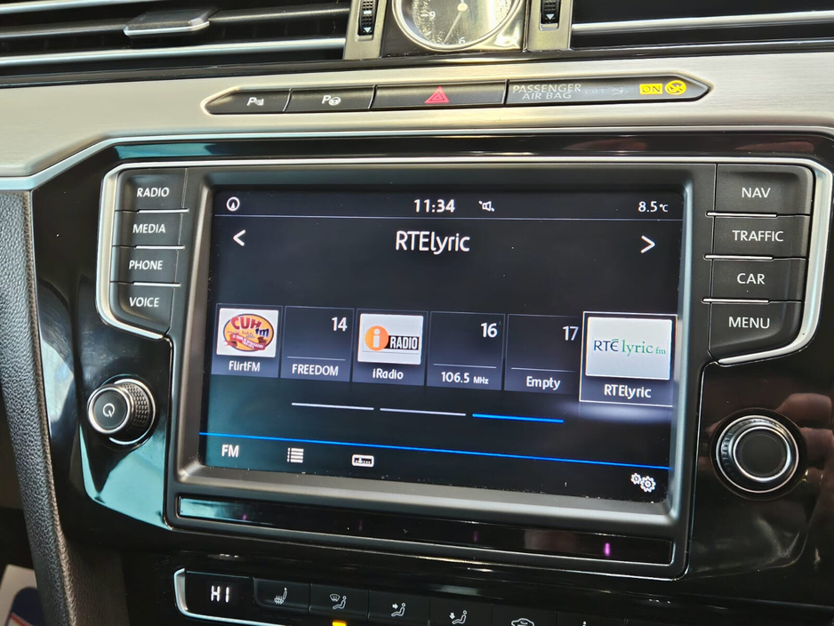 2016 Volkswagen Passat - image 15