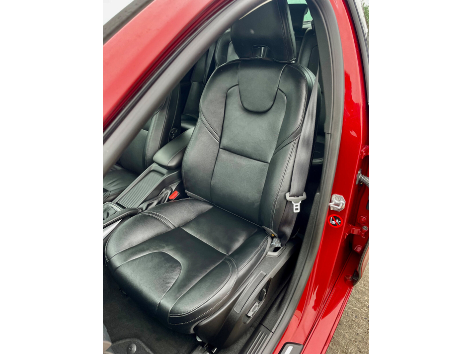 2016 Volvo V40 - image 17