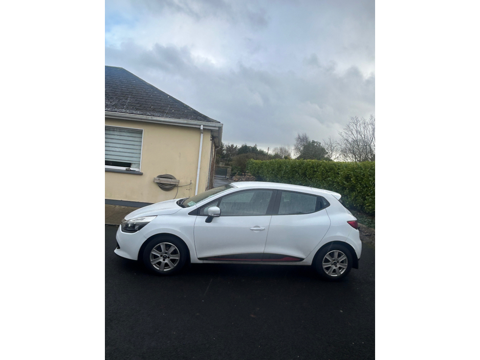 2015 Renault Clio IV EXPRESSION 1.5 DCI 90 4DR €7,800