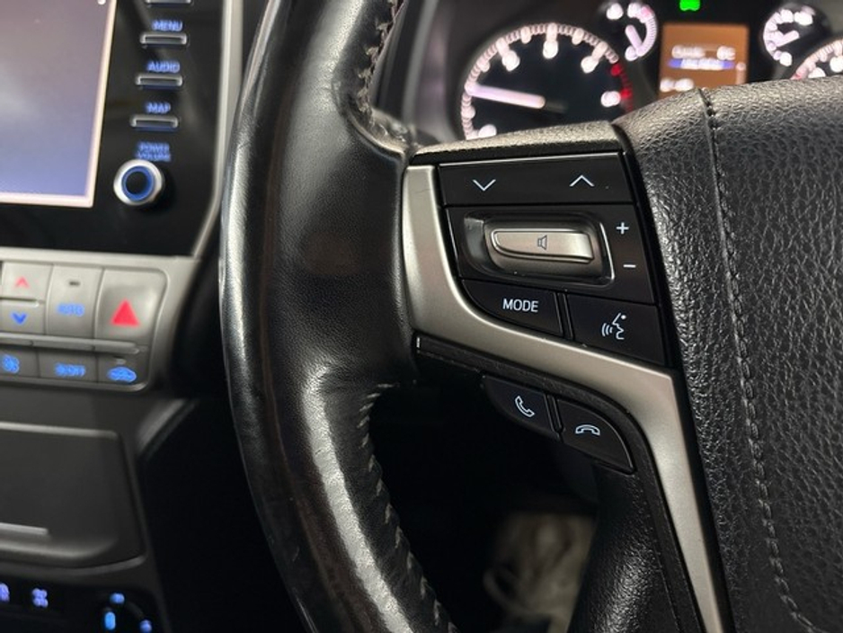 2022 Toyota Landcruiser - image 14