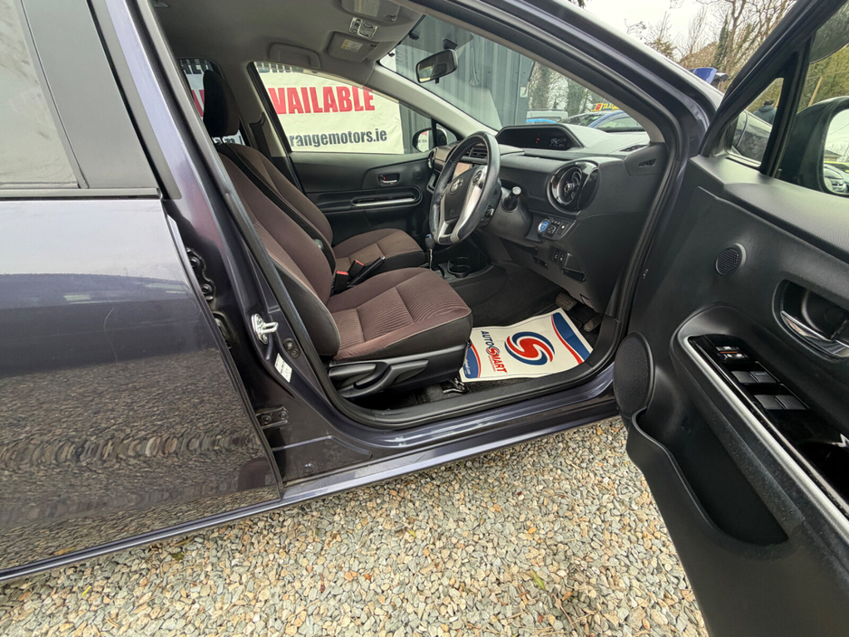 2015 Toyota Aqua - image 10